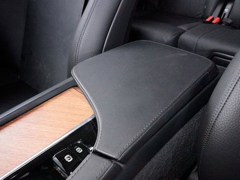 Certified 2025 Volvo XC90 B6 Plus w/ Protection Package Premier image 15