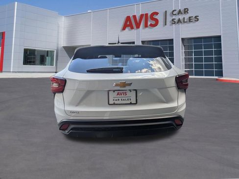 Used 2025 Chevrolet Trax LS FWD image 7