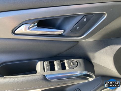 Used 2025 Chevrolet Traverse LT image 12