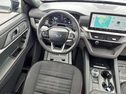 Used 2025 Ford Explorer ST-Line w/ ST-Line Street Pack image 15