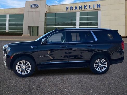 Used 2021 GMC Yukon SLT w/ SLT Premium Package image 4