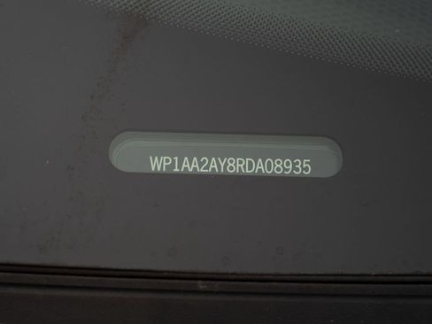 Used 2024 Porsche Cayenne AWD/4WD image 31