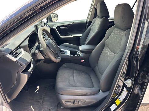 Used 2020 Toyota RAV4 XLE FWD image 21