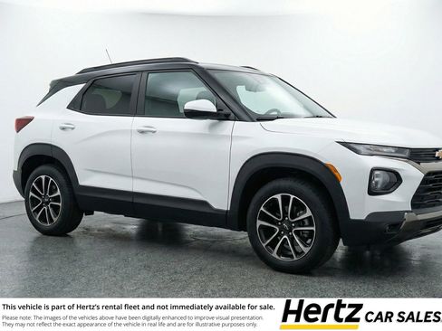 Used 2025 Chevrolet TrailBlazer LT FWD image 1