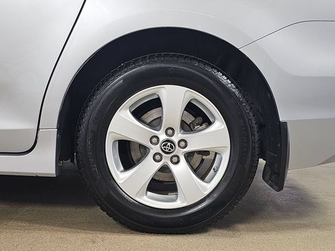 Used 2018 Toyota Sienna LE w/ Carpet Mat Package FWD image 38