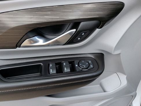 Used 2024 GMC Terrain SLE image 11