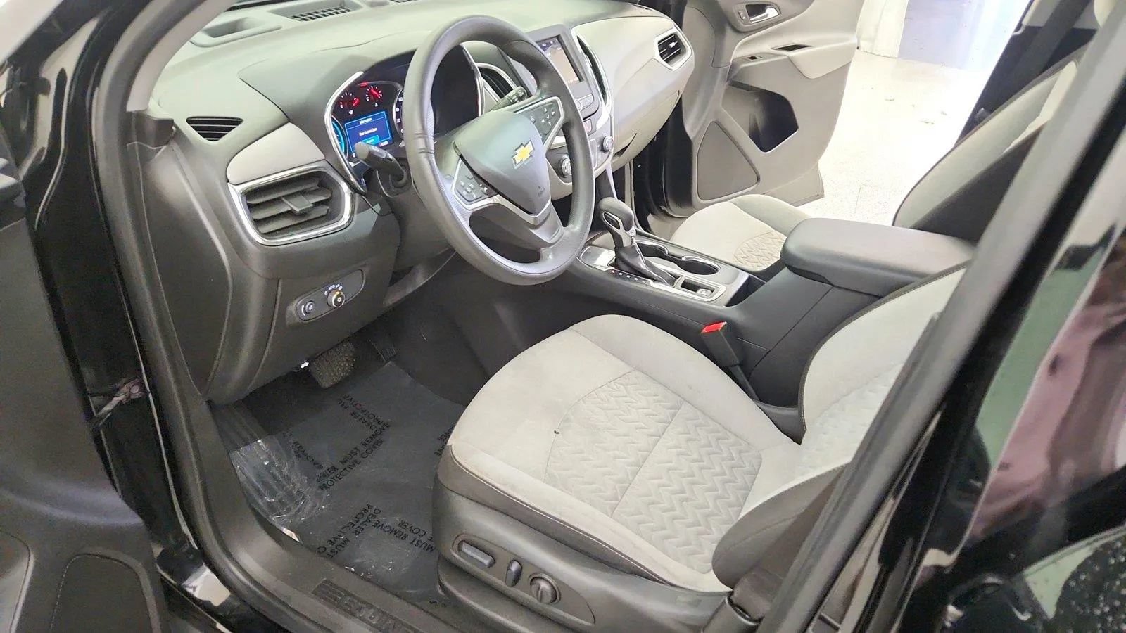 Used 2023 Chevrolet Equinox LS w/ LS Convenience Package FWD image 14