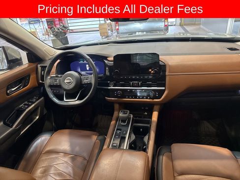 Used 2023 Nissan Pathfinder Platinum FWD image 10