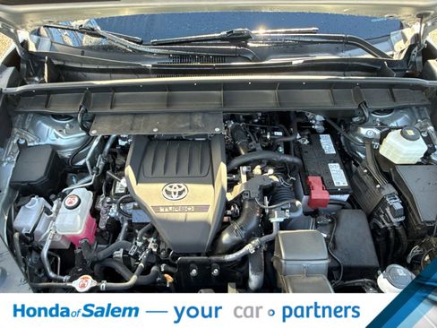 Used 2023 Toyota Highlander L image 9