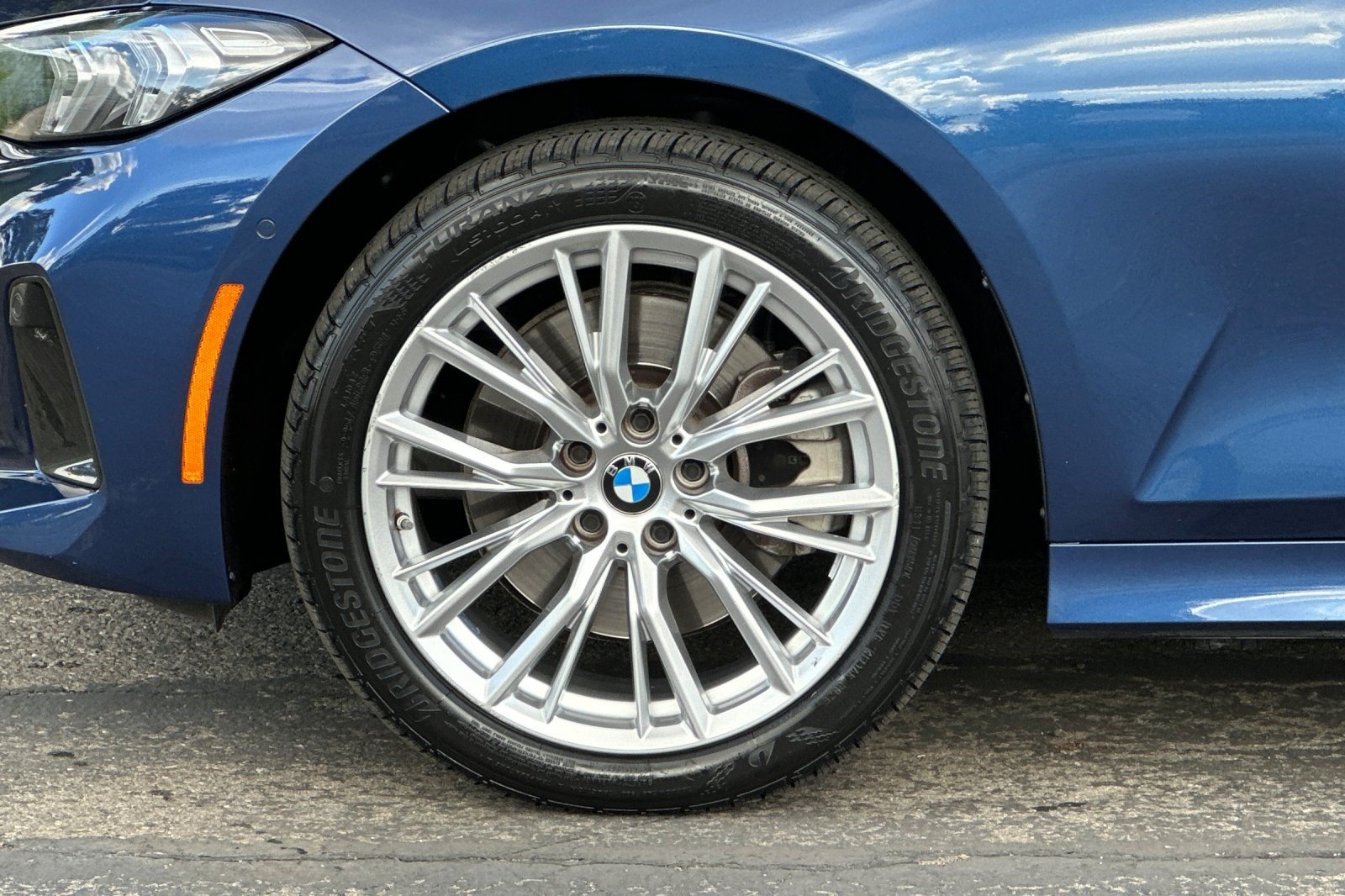 Used 2024 BMW 330i Sedan w/ Premium Package RWD image 37