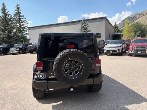 Used 2016 Jeep Wrangler Unlimited Sahara w/ Connectivity Group AWD/4WD image 14