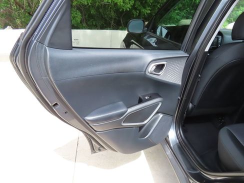 Certified 2025 Kia Soul LX w/ LX Technology Package FWD image 29