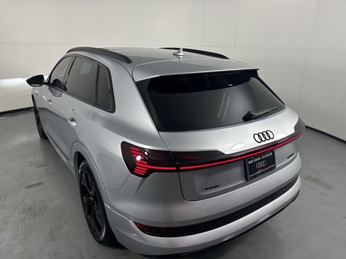 Used 2022 Audi e-tron Premium w/ Convenience Plus Package AWD/4WD image 32