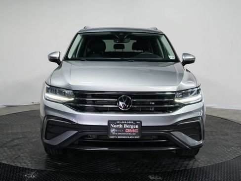Used 2023 Volkswagen Tiguan SE w/ Panoramic Sunroof Package AWD/4WD image 2