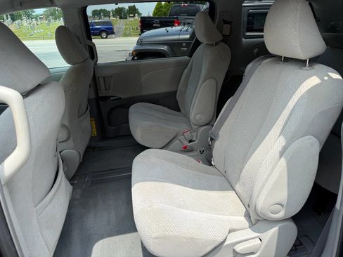 Used 2011 Toyota Sienna LE FWD image 21