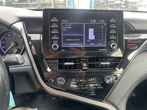 Used 2022 Toyota Camry SE image 10