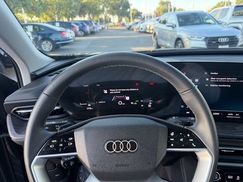 Used 2025 Audi Q5 Premium Plus w/ Premium Plus AWD/4WD image 15