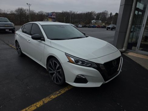 Used 2021 Nissan Altima 2.5 SR w/ SR Premium Package image 3