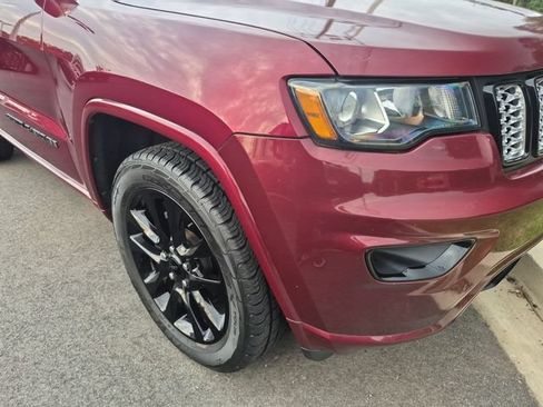 Used 2018 Jeep Grand Cherokee Altitude AWD/4WD image 9