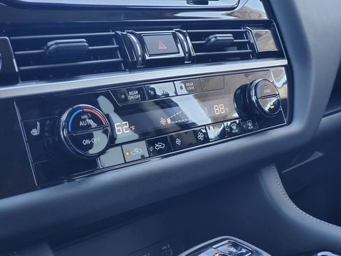 New 2025 Nissan Pathfinder SV image 31