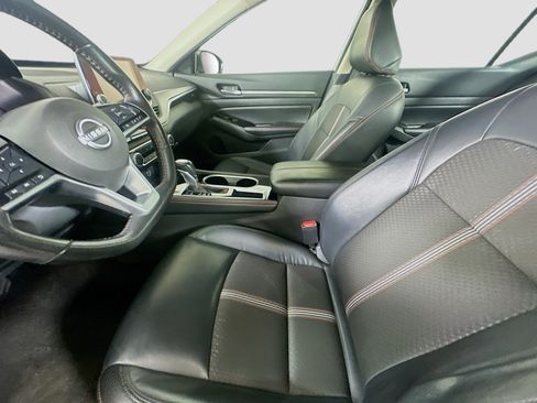 Used 2024 Nissan Altima 2.5 SR FWD image 13
