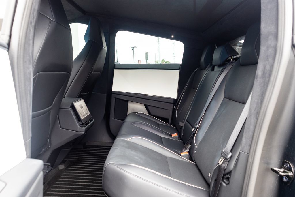 Used 2024 Tesla Cybertruck AWD Crew Cab image 40