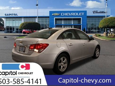 Used 2016 Chevrolet Cruze LT w/ Technology Package image 3