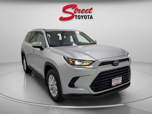 Certified 2024 Toyota Grand Highlander XLE image 5