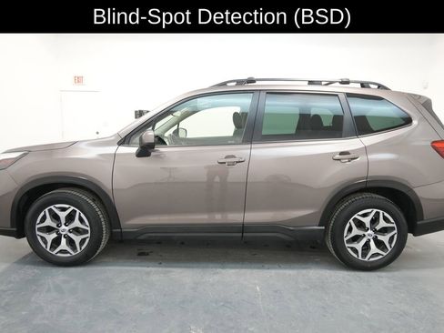 Used 2023 Subaru Forester Premium image 4