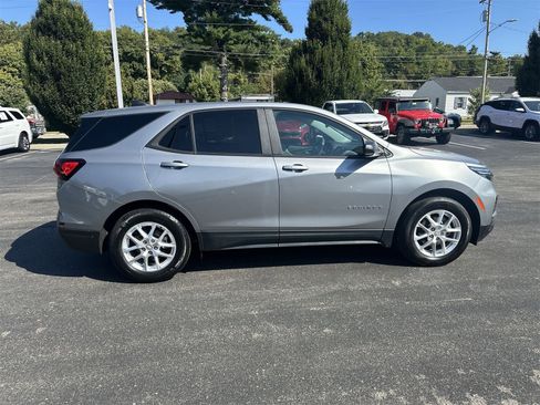 Used 2023 Chevrolet Equinox LS w/ LS Convenience Package image 9