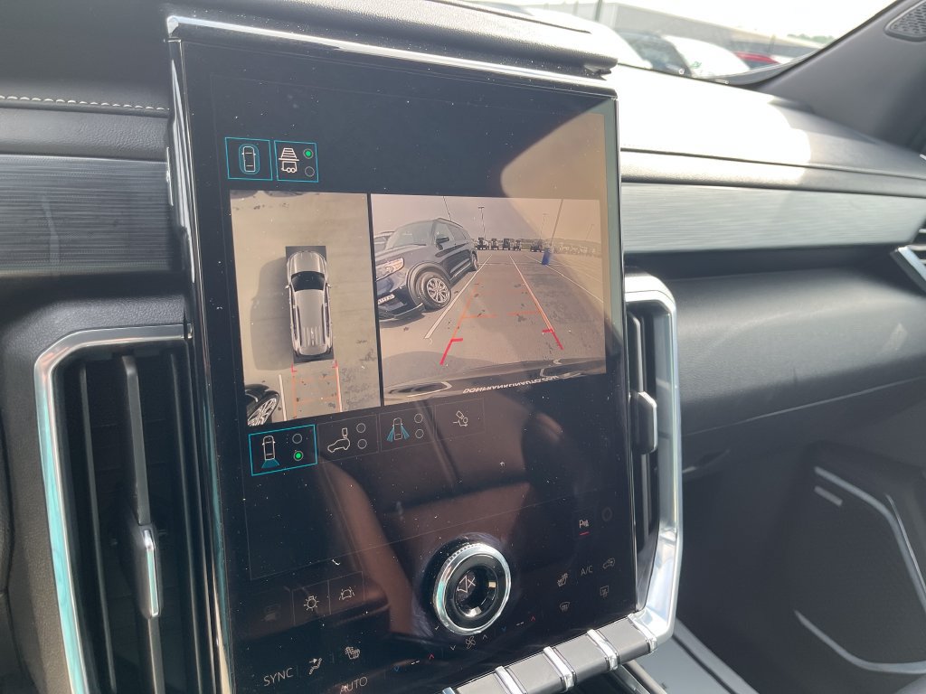 Used 2026 GMC Acadia Elevation w/ Elevation Premium Package FWD image 18