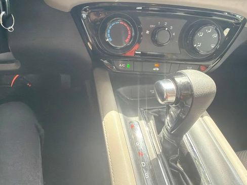 Used 2018 Honda HR-V LX image 17