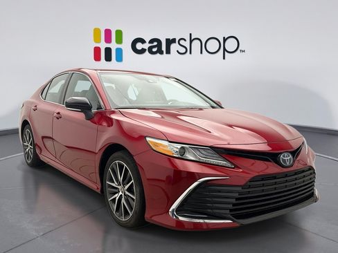 Used 2024 Toyota Camry XLE w/ Cold Weather Package FWD image 7