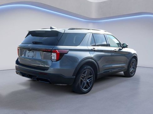 Used 2025 Ford Explorer ST-Line w/ ST-Line Street Pack AWD/4WD image 8