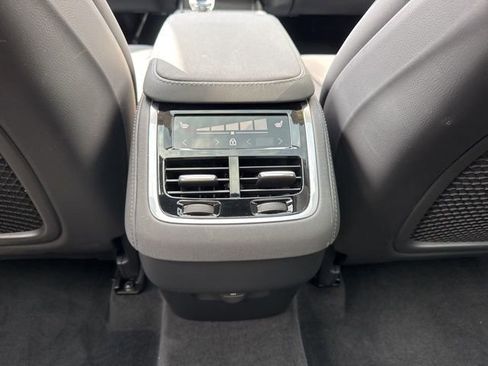 Certified 2025 Volvo XC90 B6 Plus AWD/4WD image 17