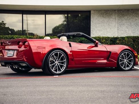 Used 2013 Chevrolet Corvette 427 w/ 1SB Preferred Equipment Group RWD image 4