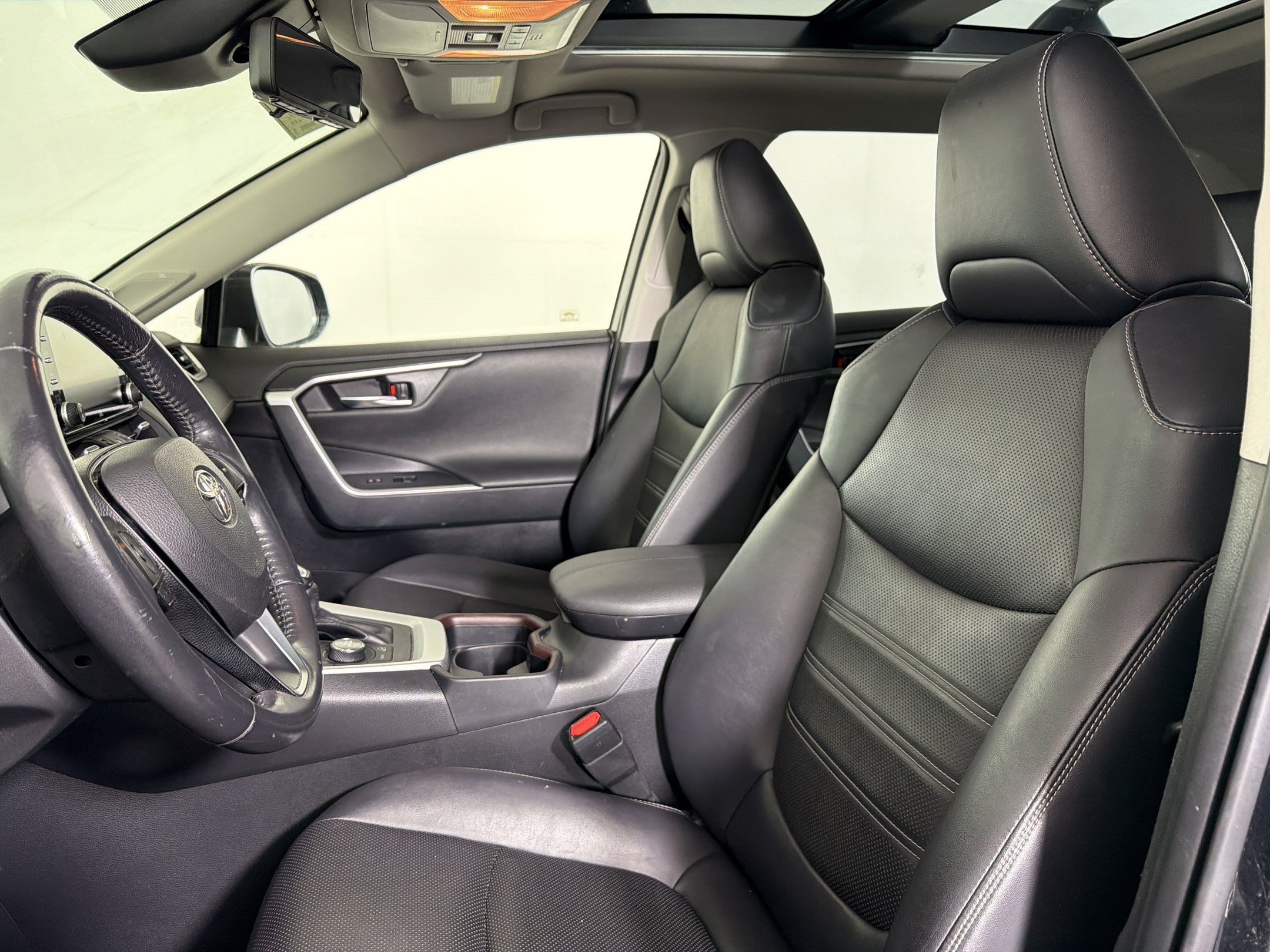 Used 2019 Toyota RAV4 Limited AWD/4WD image 4