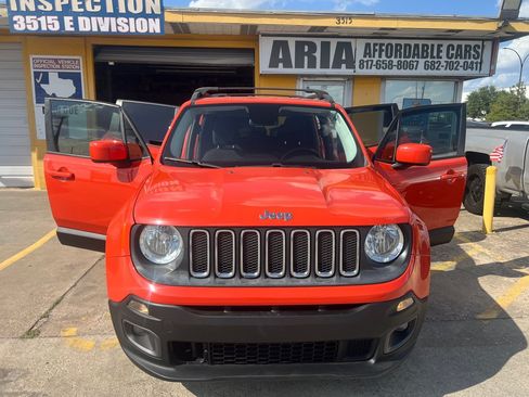 Used 2017 Jeep Renegade Latitude FWD image 8