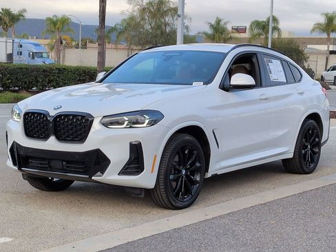 Used 2025 BMW X4 xDrive30i w/ Premium Package image 5