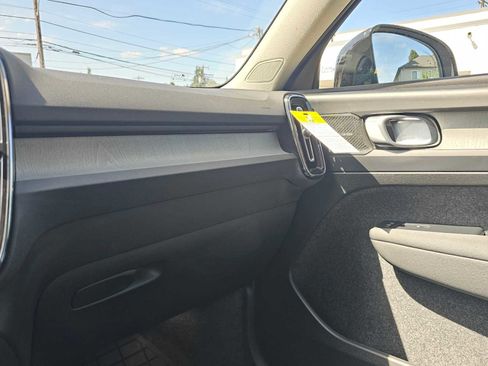 New 2025 Volvo XC40 B5 Ultra w/ Protection Package Premier image 24