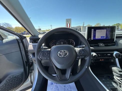 Used 2023 Toyota RAV4 LE AWD/4WD image 18