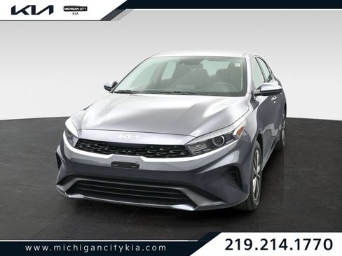 Used 2022 Kia Forte LXS FWD image 1