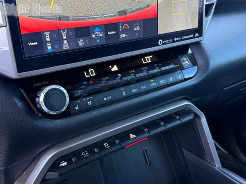 Used 2022 Toyota Tundra Limited AWD/4WD image 23