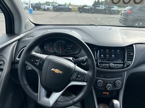 Used 2022 Chevrolet Trax LT w/ Driver Confidence Package FWD image 9