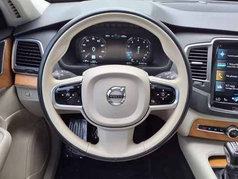 Used 2021 Volvo XC90 T6 Momentum AWD/4WD image 14