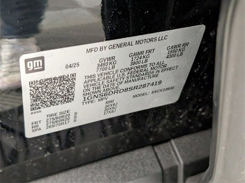 Used 2025 Chevrolet Suburban Z71 image 40