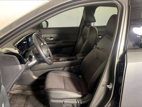 Used 2025 Nissan Kicks SR FWD image 30