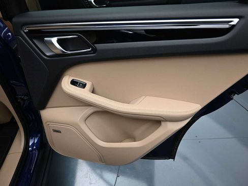 Certified 2026 Porsche Macan AWD/4WD image 18