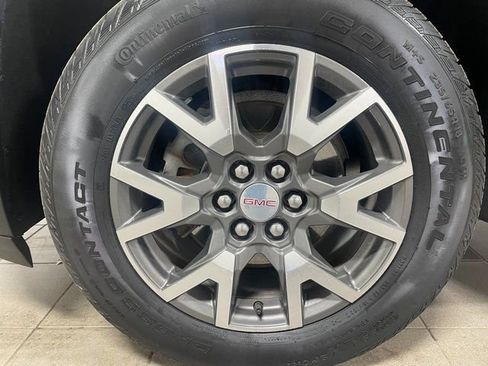 Used 2023 GMC Acadia SLE w/ Driver Convenience Package image 7