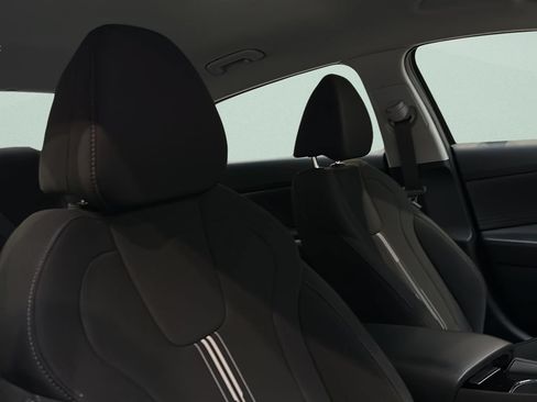Certified 2025 Hyundai Elantra Hybrid FWD image 17